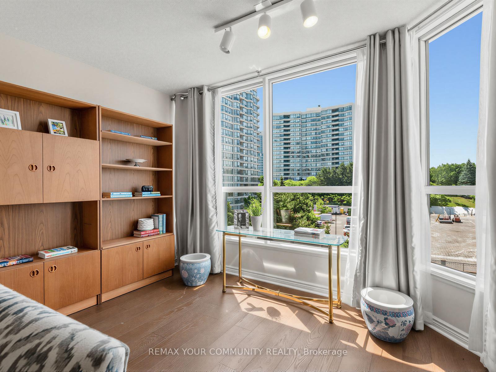 Photo 8 of Unit 612, 1 Clark Avenue, Vaughan, Crestwood-Springfarm-Yorkhill — HOMEH