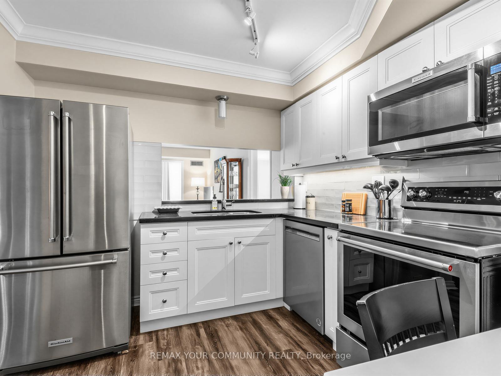 Photo 12 of Unit 612, 1 Clark Avenue, Vaughan, Crestwood-Springfarm-Yorkhill — HOMEH