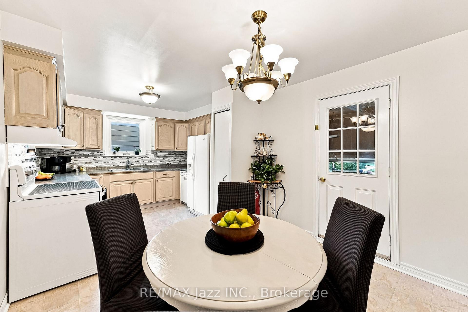 Photo 11 of 76 Chester Crescent, Scugog, Port Perry — HOMEH