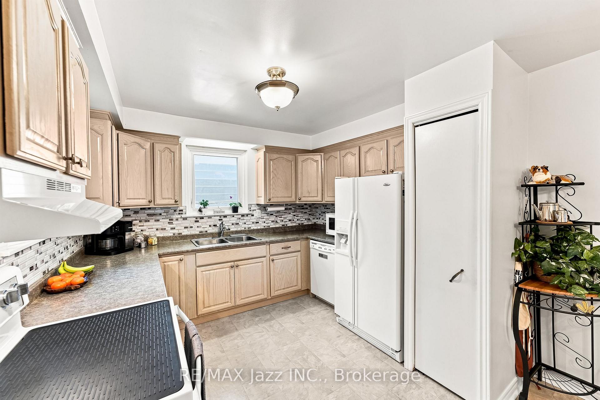 Photo 12 of 76 Chester Crescent, Scugog, Port Perry — HOMEH