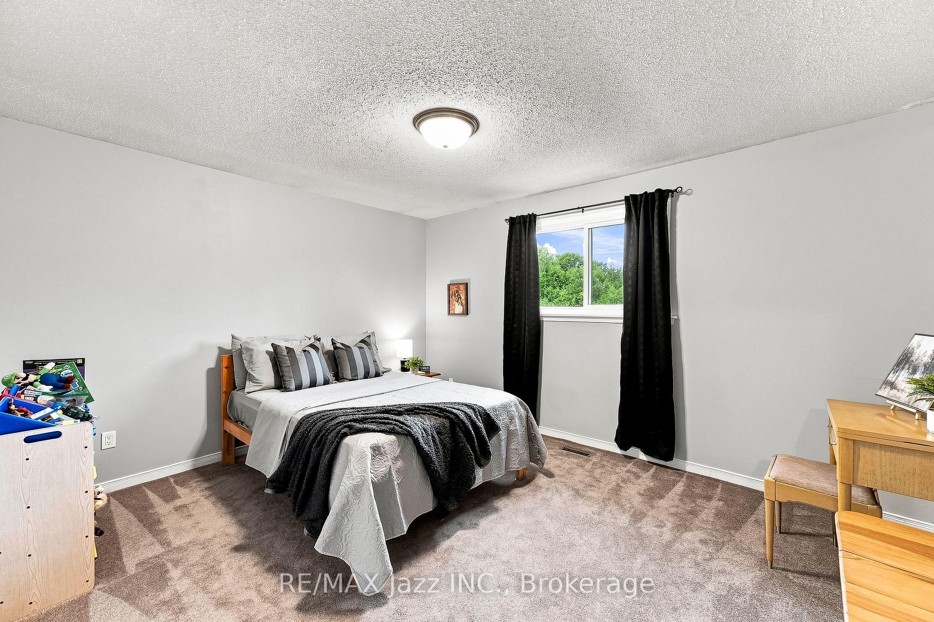 Photo 23 of 76 Chester Crescent, Scugog, Port Perry — HOMEH