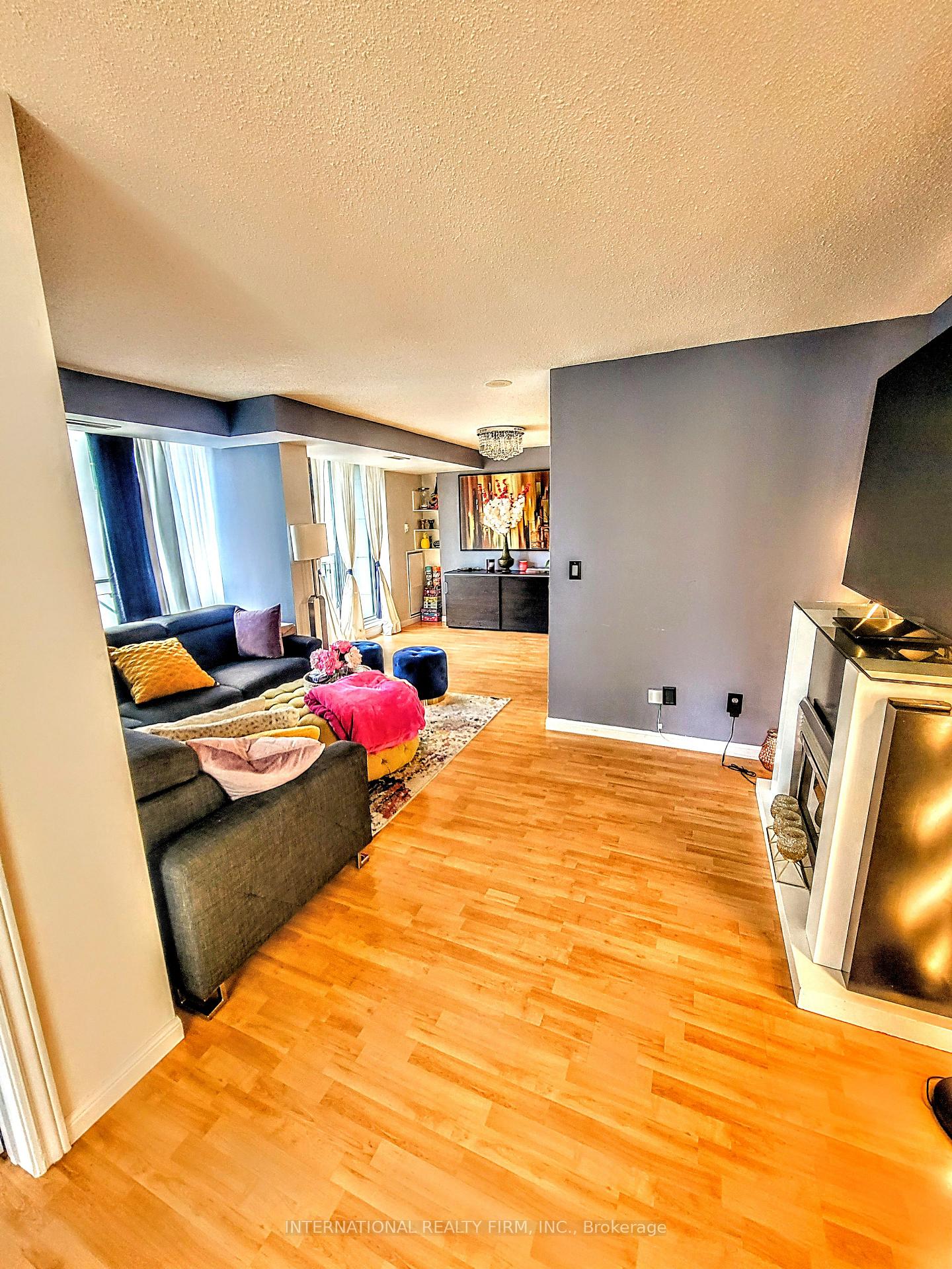 Photo 5 of Unit 1209, 140 Simcoe Street, Toronto, Waterfront Communities — HOMEH