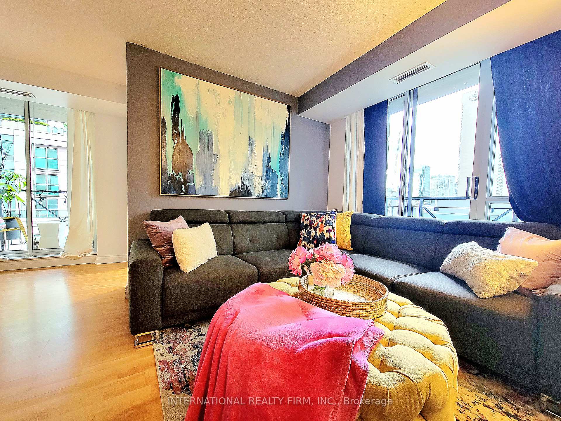 Photo 9 of Unit 1209, 140 Simcoe Street, Toronto, Waterfront Communities — HOMEH