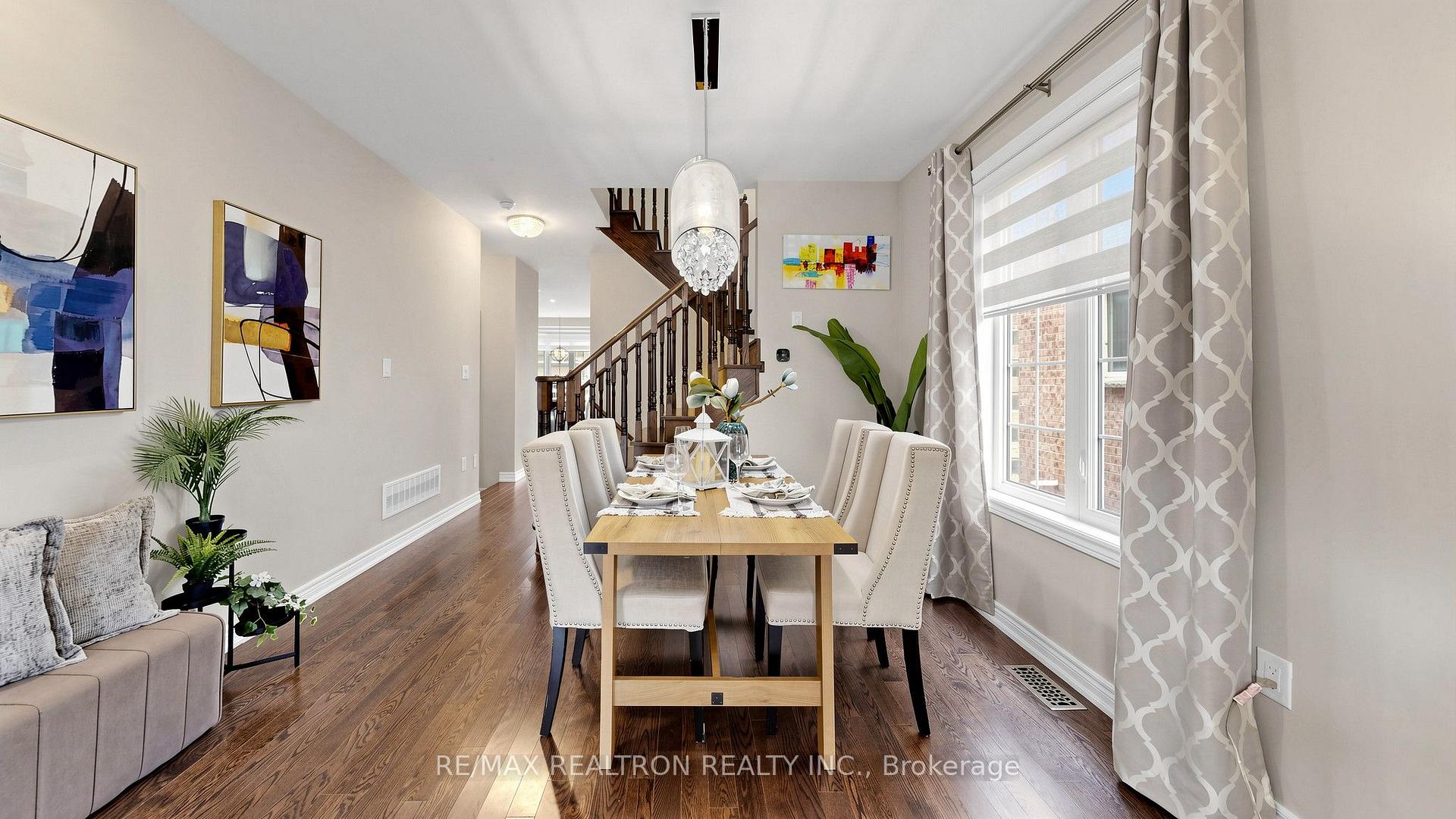 Photo 8 of 27 Pelham Drive, Vaughan, Kleinburg — HOMEH