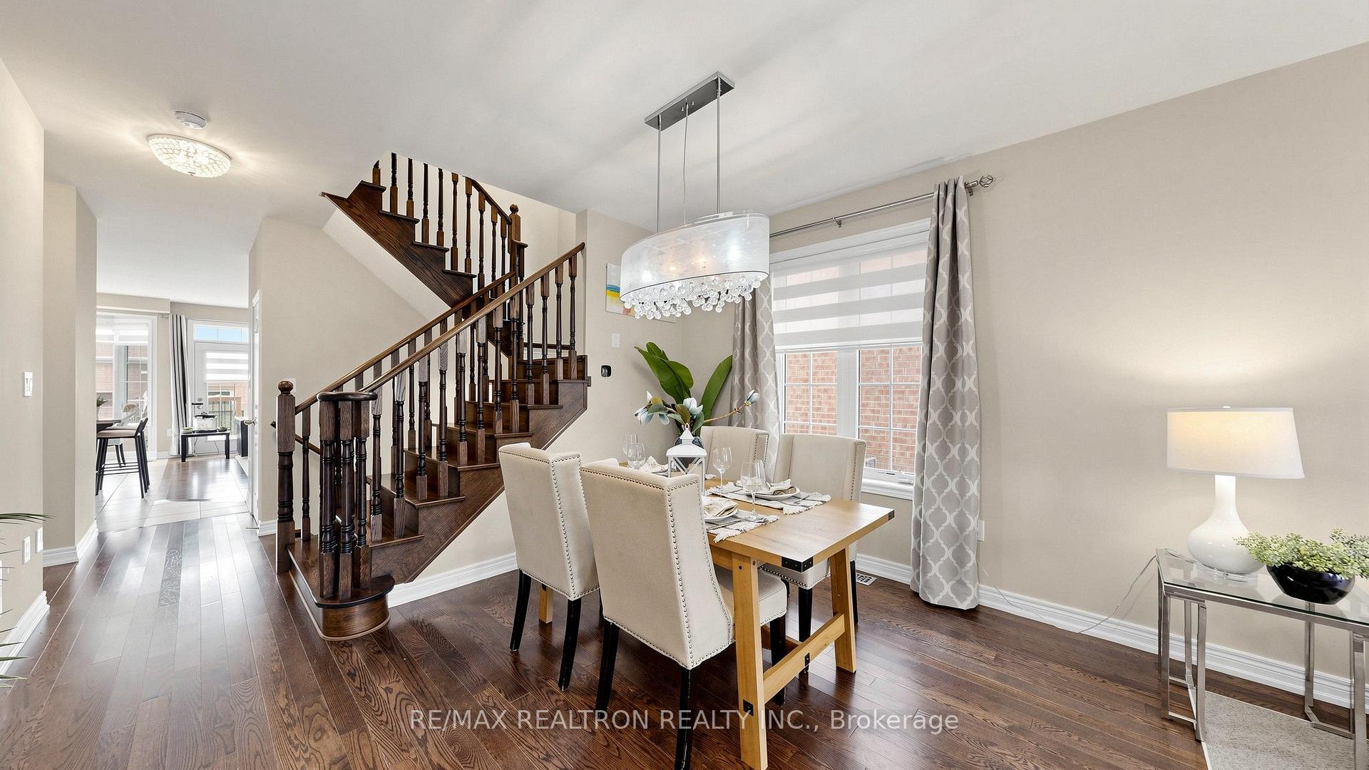 Photo 9 of 27 Pelham Drive, Vaughan, Kleinburg — HOMEH