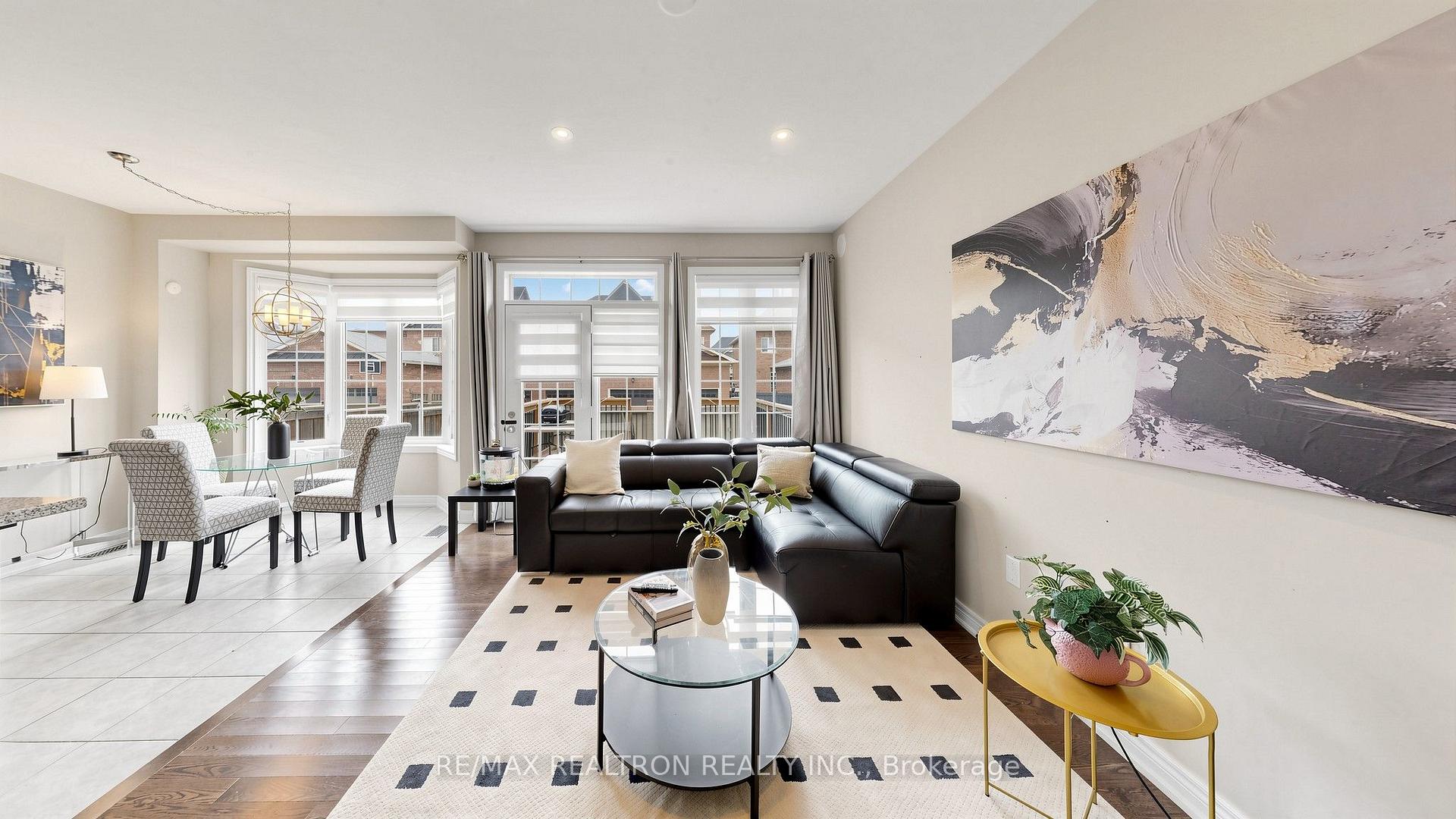 Photo 11 of 27 Pelham Drive, Vaughan, Kleinburg — HOMEH