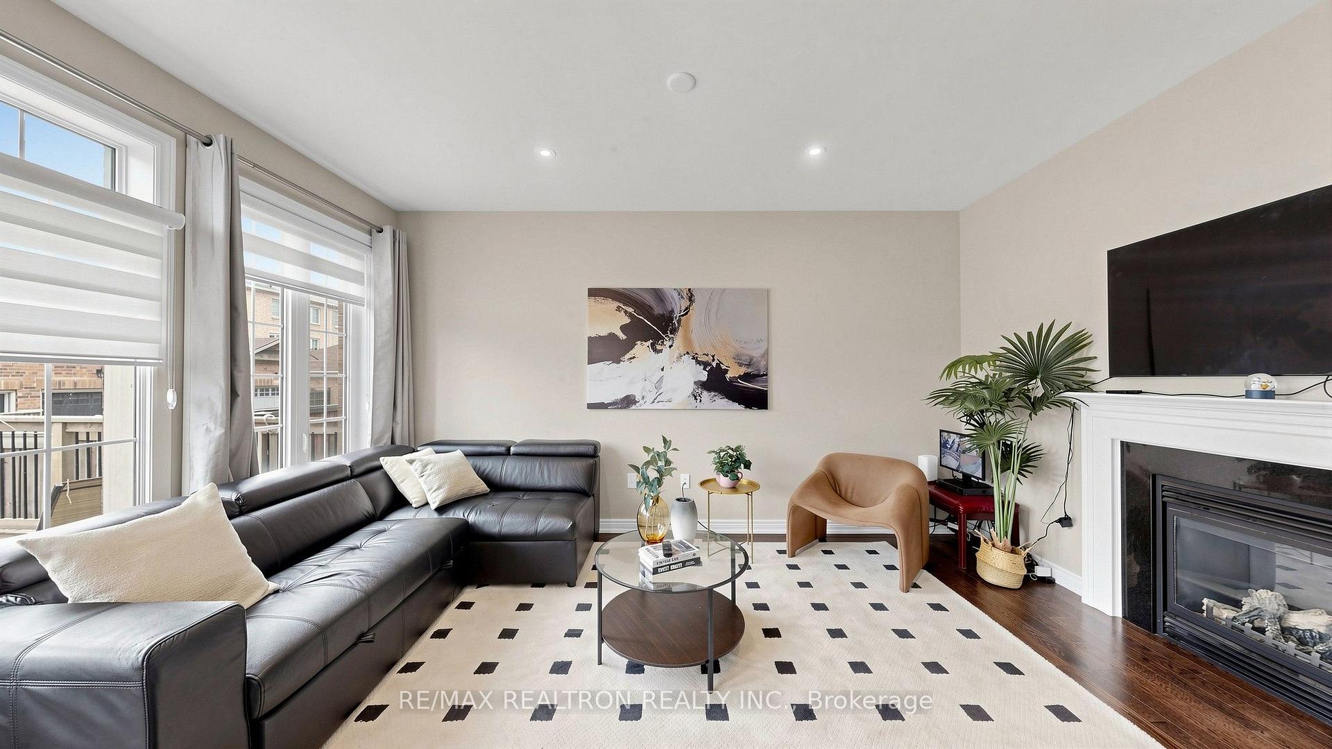 Photo 12 of 27 Pelham Drive, Vaughan, Kleinburg — HOMEH