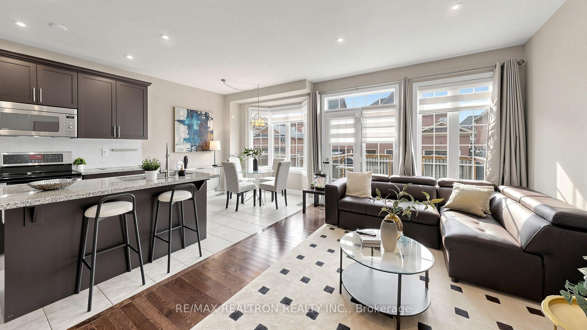 Photo 14 of 27 Pelham Drive, Vaughan, Kleinburg — HOMEH