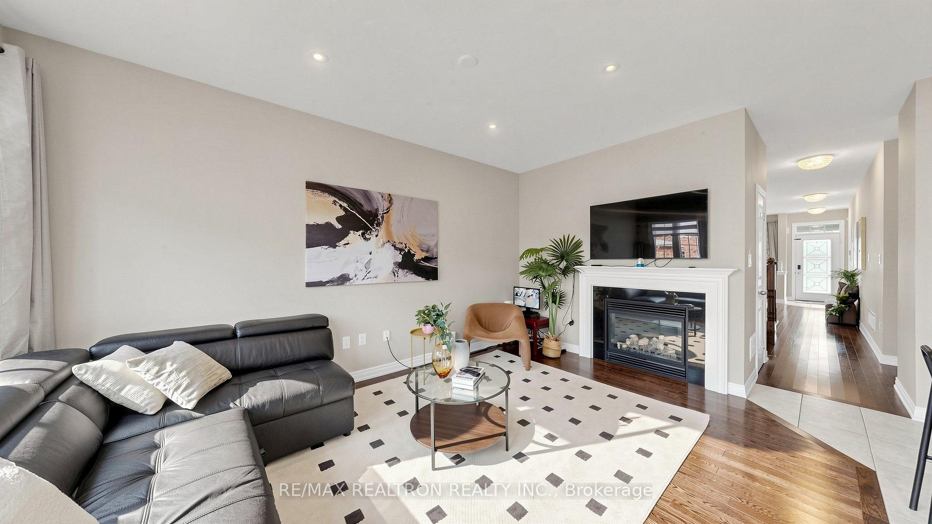 Photo 15 of 27 Pelham Drive, Vaughan, Kleinburg — HOMEH