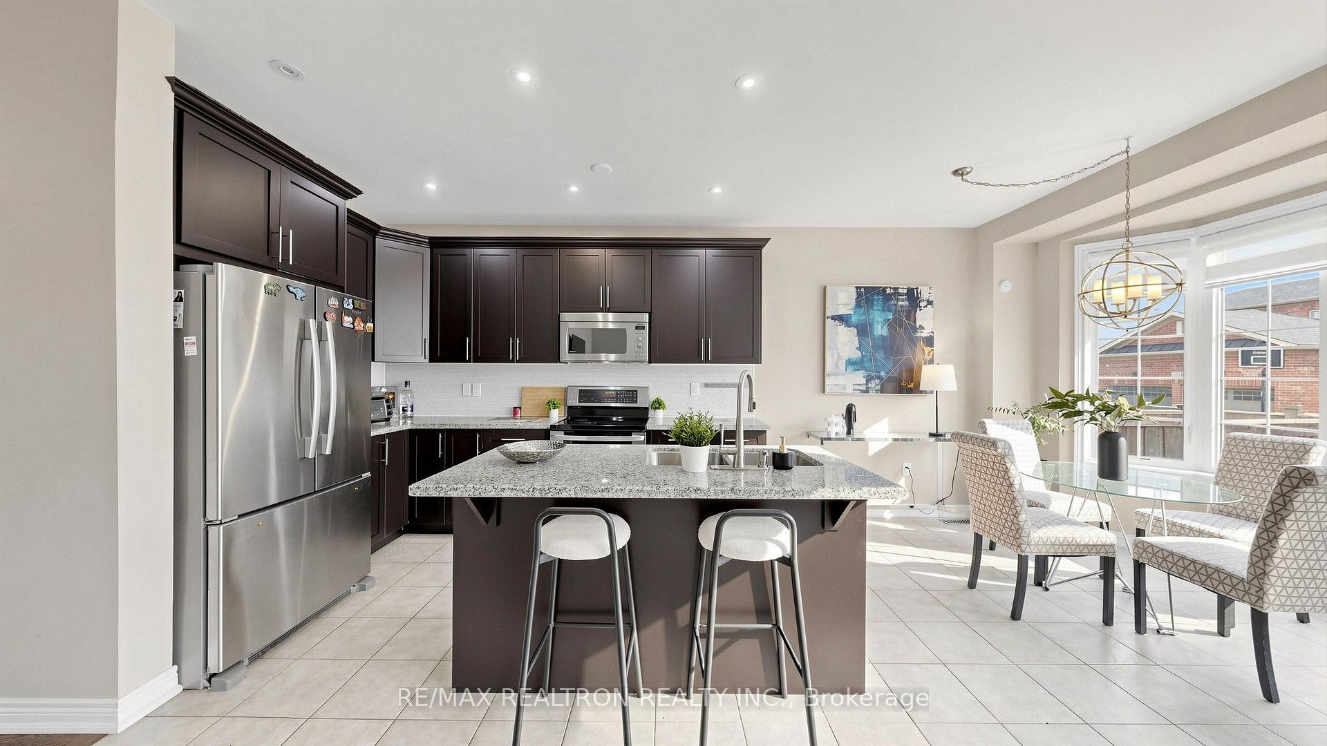 Photo 18 of 27 Pelham Drive, Vaughan, Kleinburg — HOMEH
