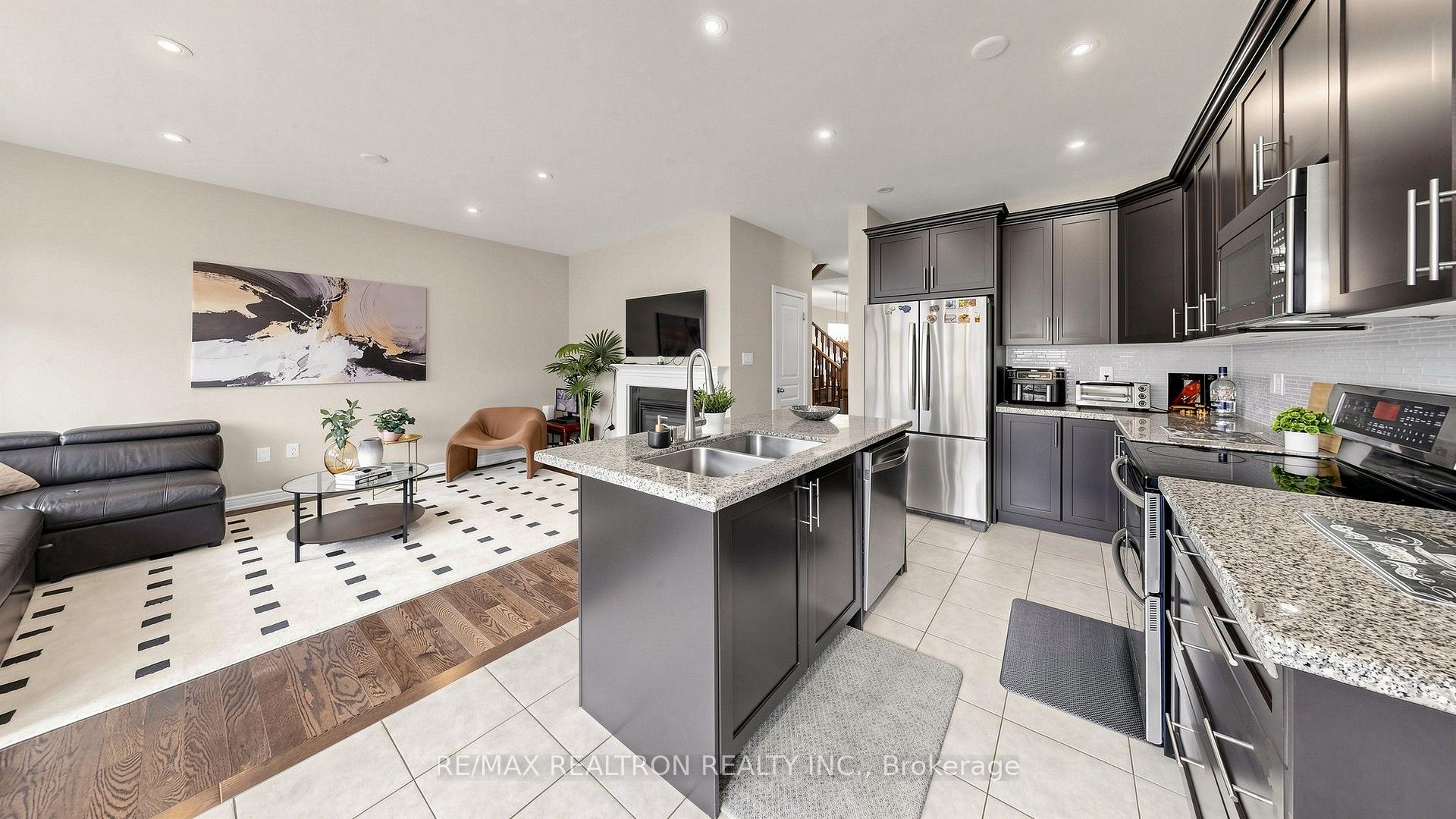 Photo 19 of 27 Pelham Drive, Vaughan, Kleinburg — HOMEH
