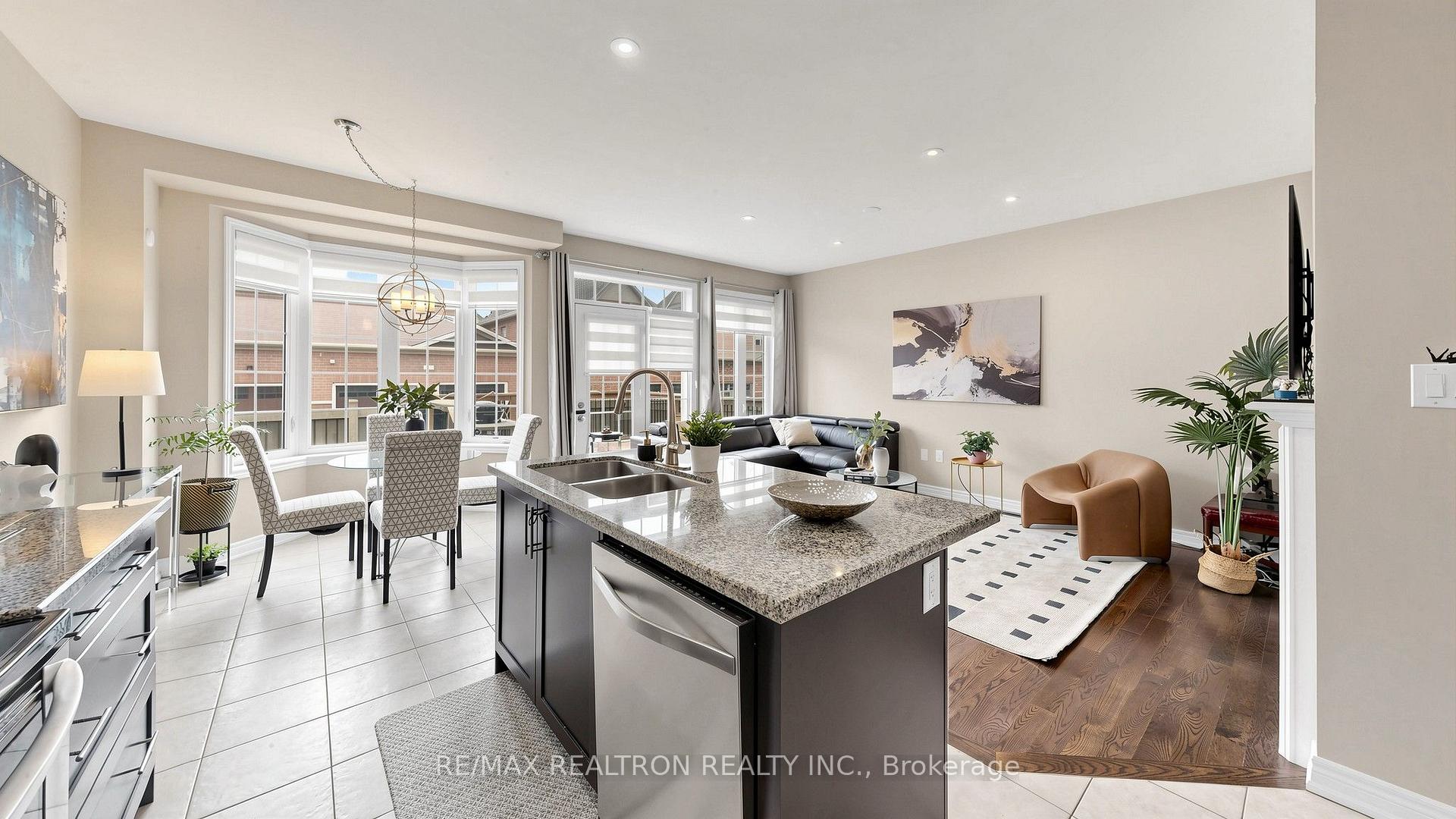 Photo 20 of 27 Pelham Drive, Vaughan, Kleinburg — HOMEH