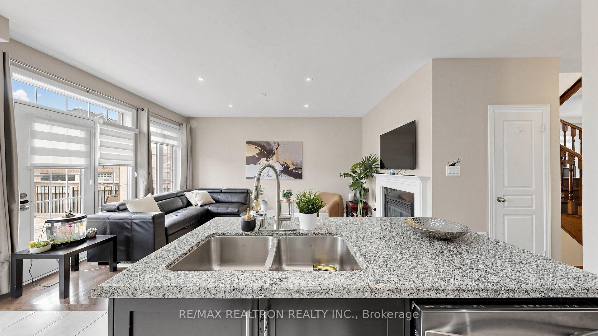 Photo 21 of 27 Pelham Drive, Vaughan, Kleinburg — HOMEH