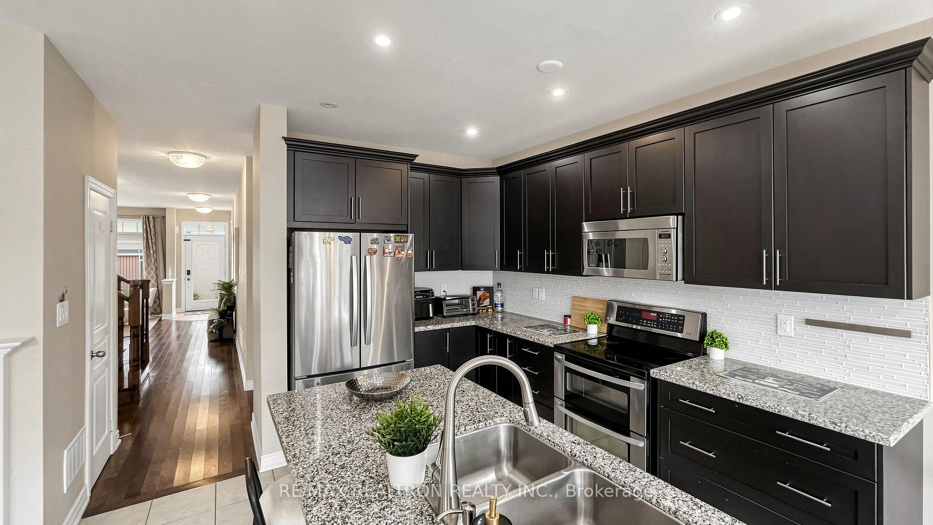 Photo 22 of 27 Pelham Drive, Vaughan, Kleinburg — HOMEH