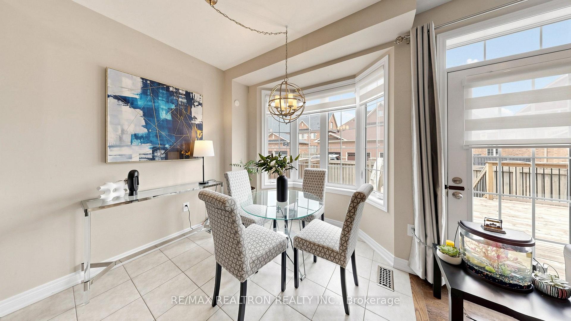 Photo 23 of 27 Pelham Drive, Vaughan, Kleinburg — HOMEH