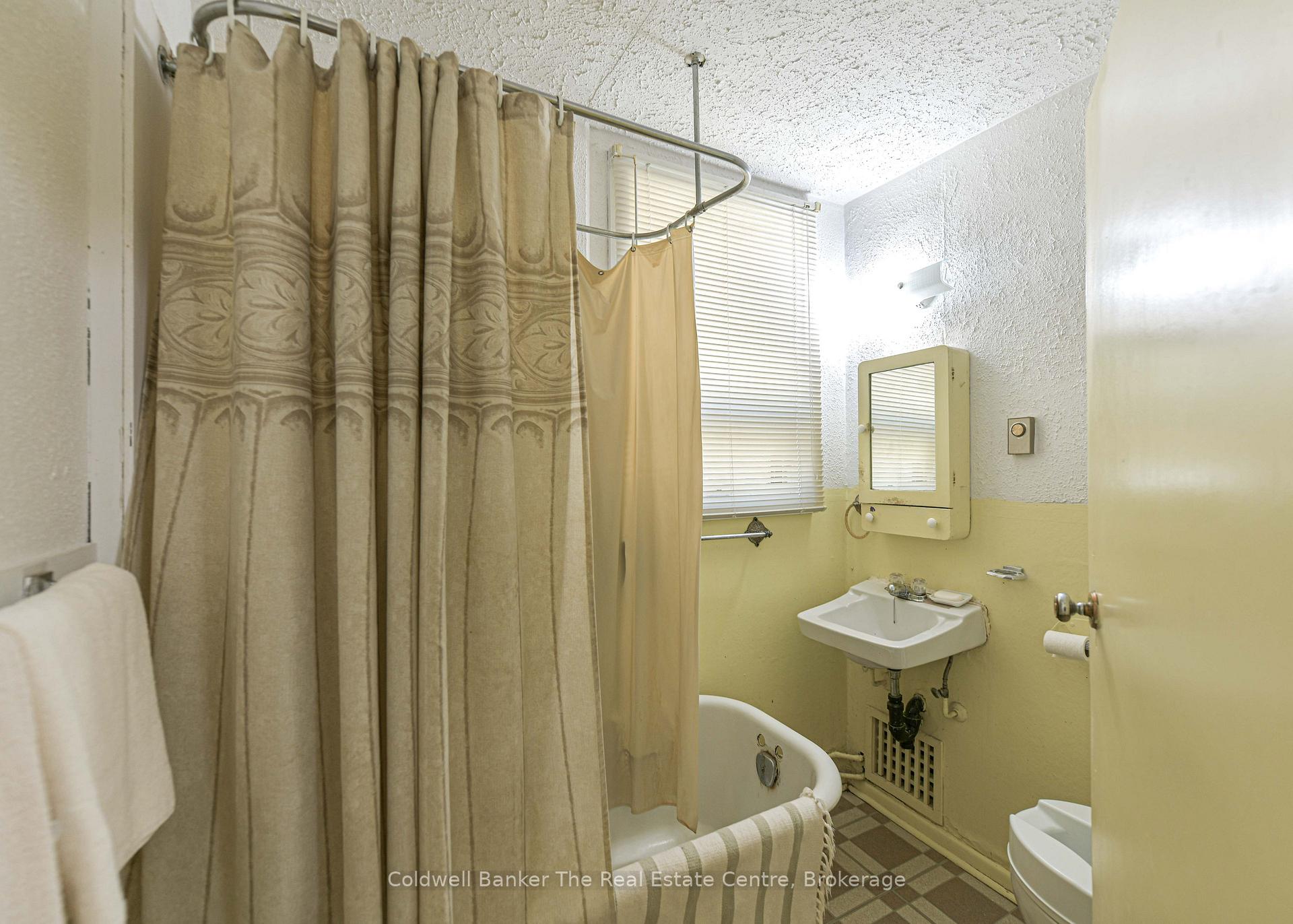 Photo 8 of 115 Jones Road, Gravenhurst, Muskoka (S) — HOMEH