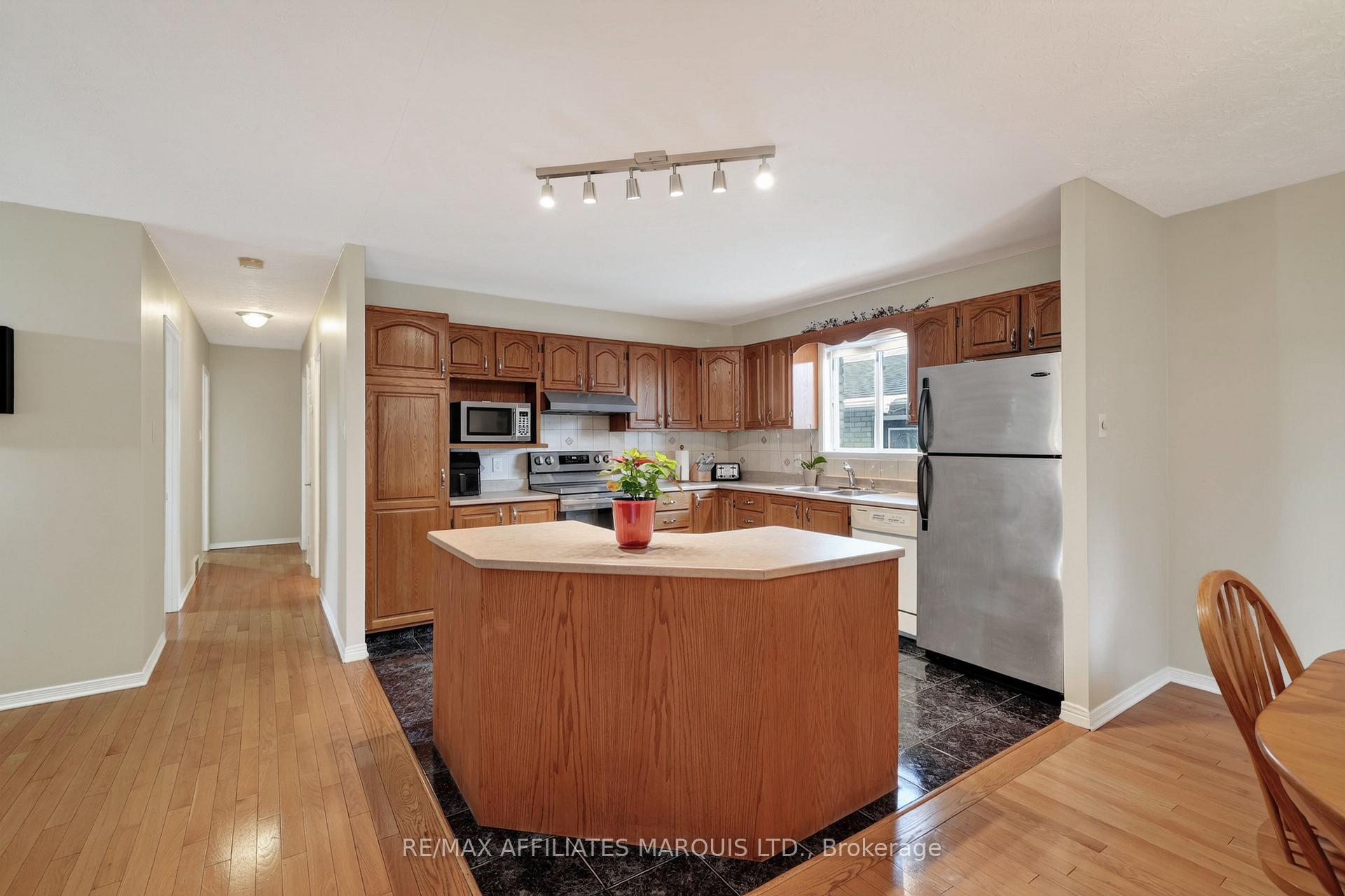 Photo 11 of 828 Chelsea Crescent, Cornwall, Cornwall — HOMEH