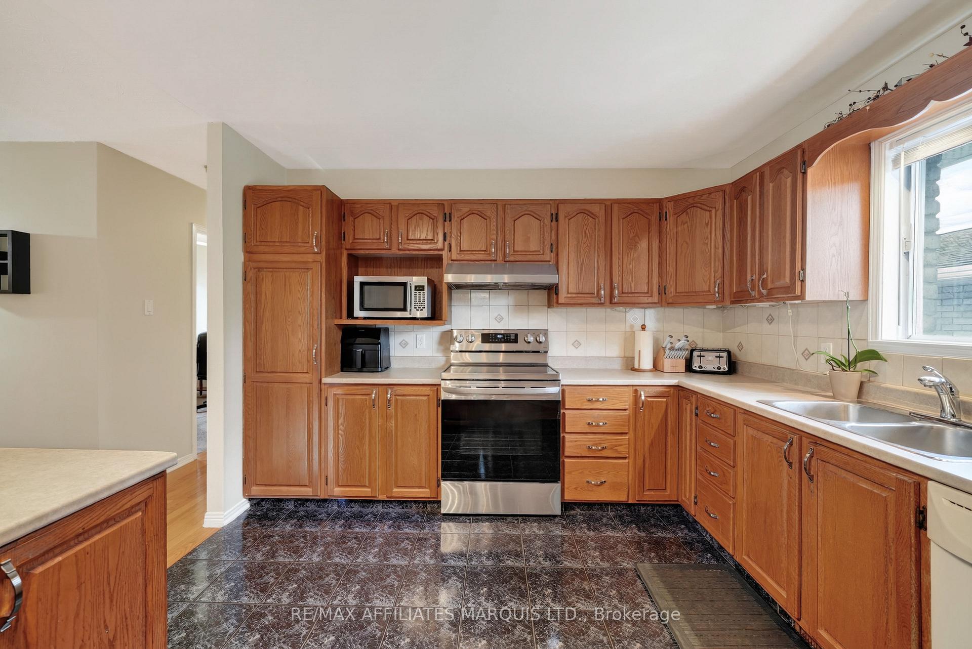 Photo 12 of 828 Chelsea Crescent, Cornwall, Cornwall — HOMEH