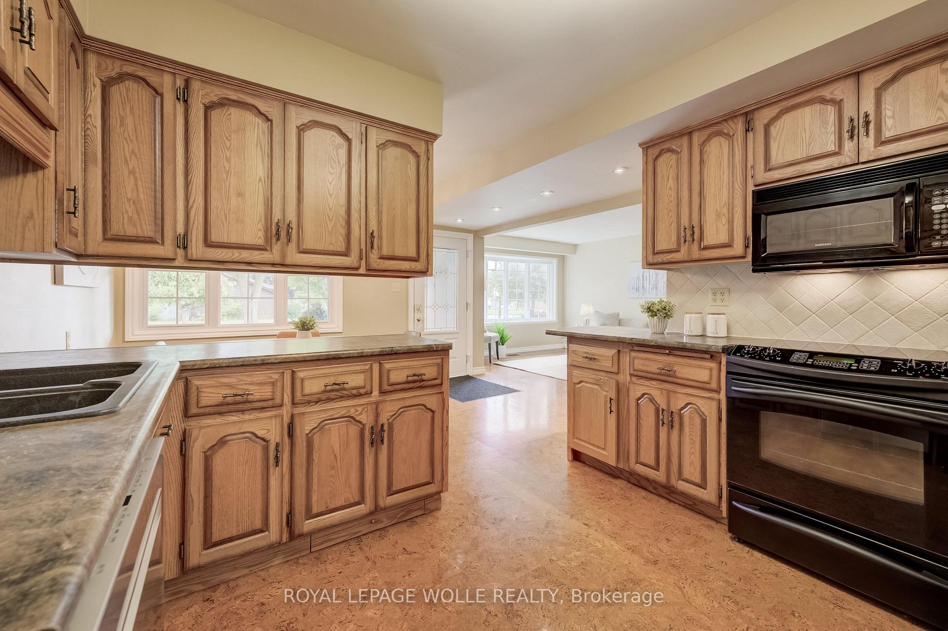 Photo 14 of 54 Fairlawn Road, Kitchener, Vanier - Kitchener — HOMEH