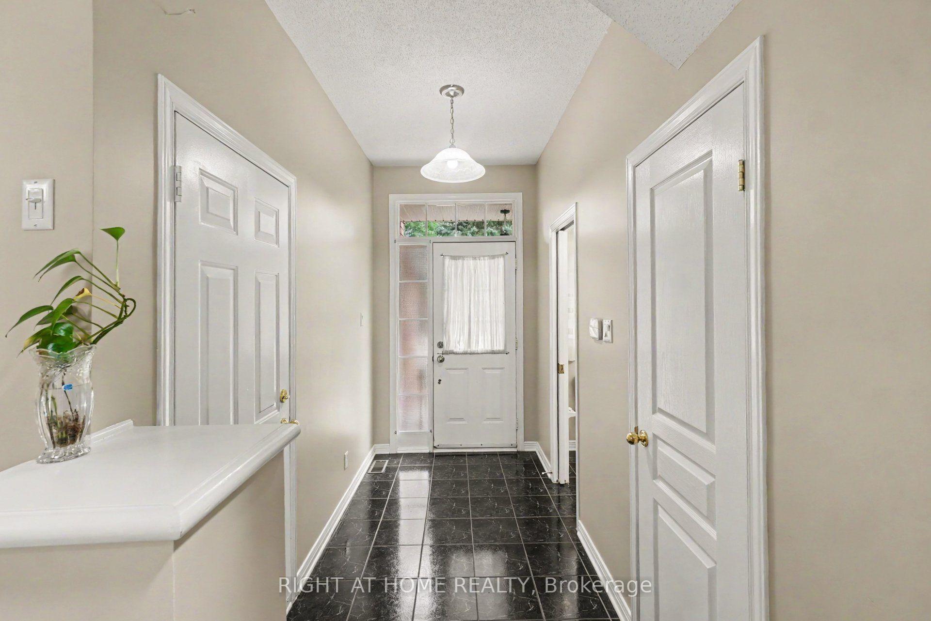 Photo 3 of 623 Wild Shore Crescent, Ottawa, Riverside South/Gloucester Glen — HOMEH