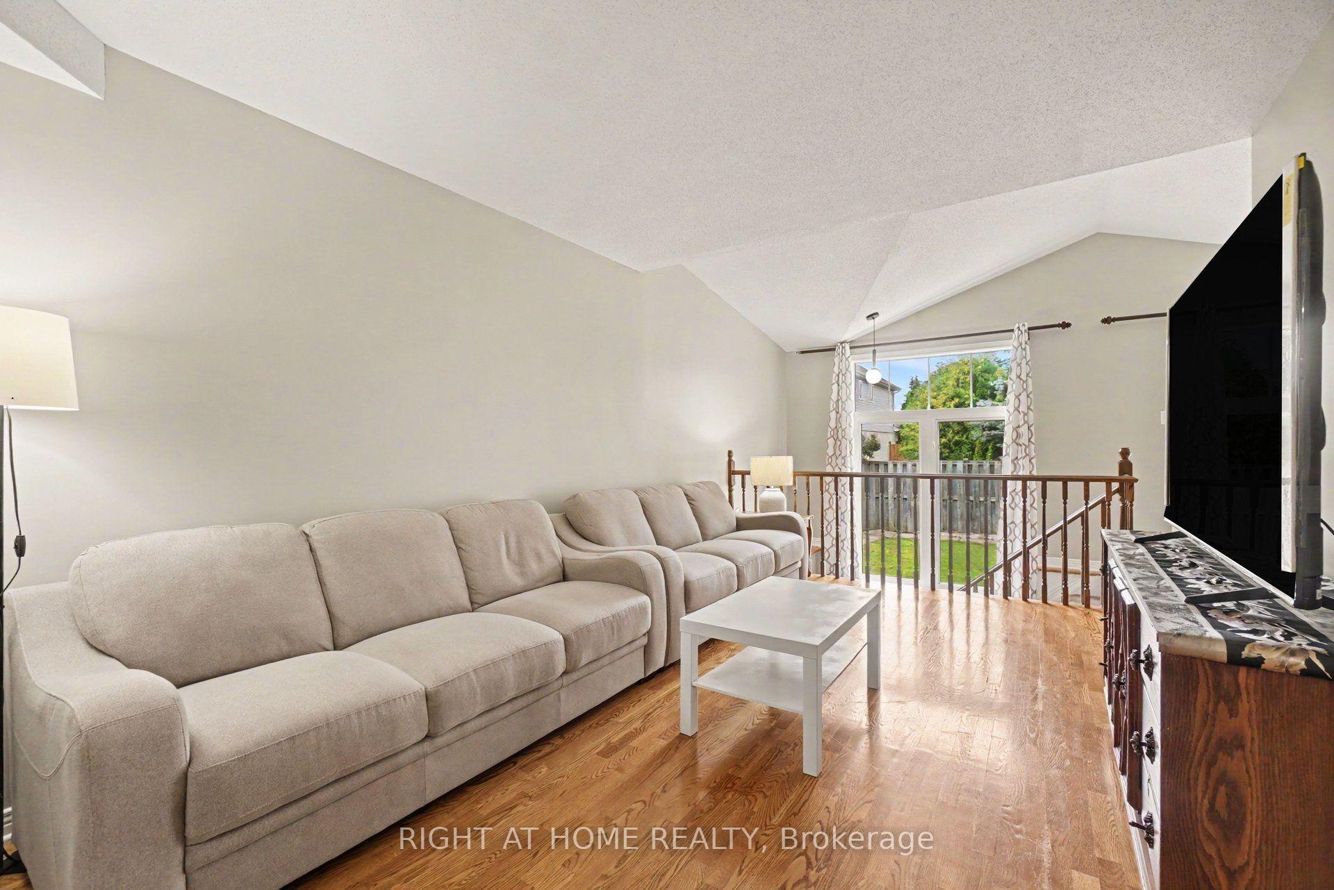 Photo 4 of 623 Wild Shore Crescent, Ottawa, Riverside South/Gloucester Glen — HOMEH
