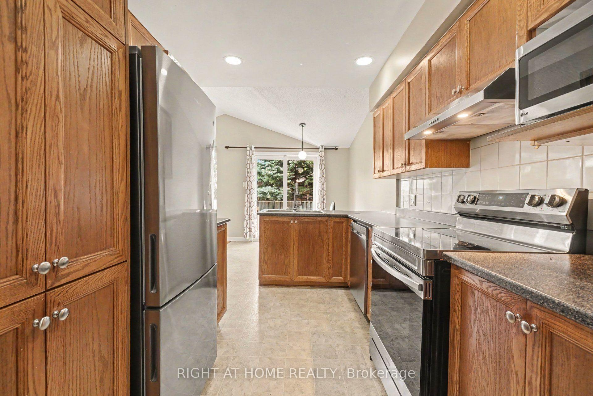 Photo 11 of 623 Wild Shore Crescent, Ottawa, Riverside South/Gloucester Glen — HOMEH