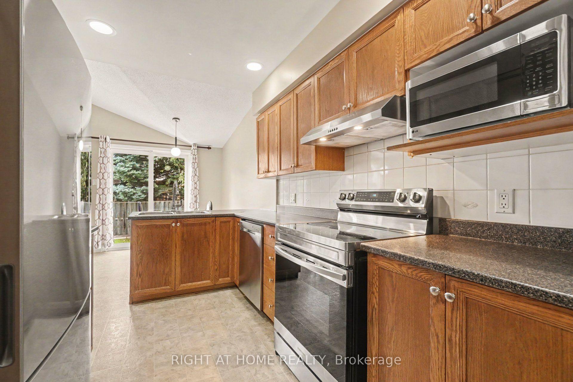 Photo 12 of 623 Wild Shore Crescent, Ottawa, Riverside South/Gloucester Glen — HOMEH