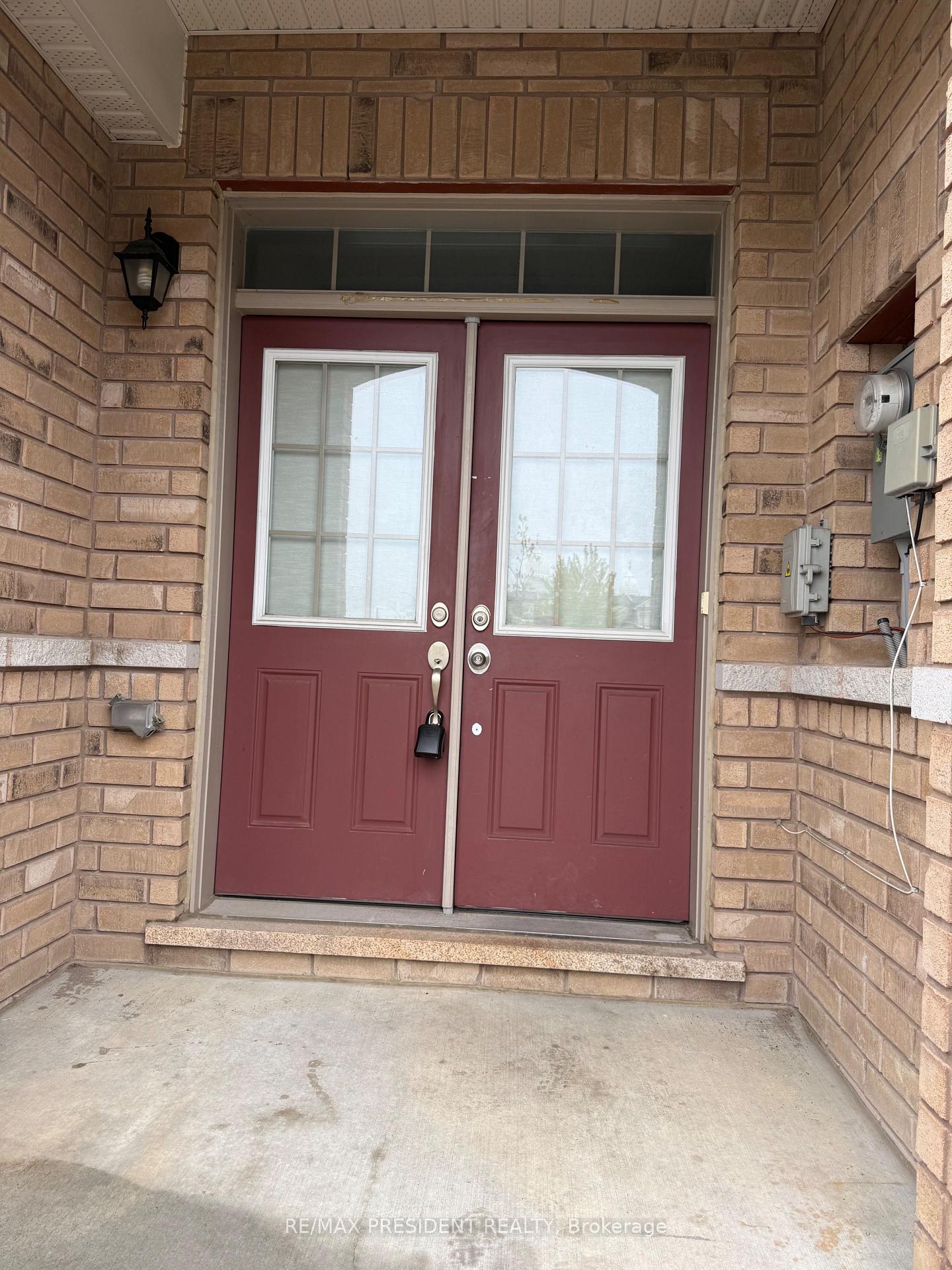 Photo 2 of 98 Davenfield Circle, Brampton, Bram East — HOMEH