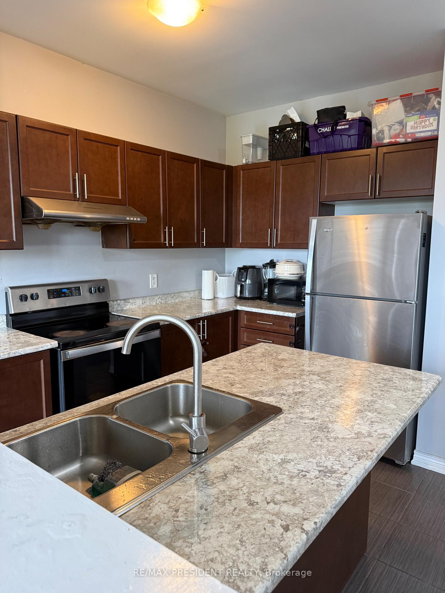 Photo 4 of 98 Davenfield Circle, Brampton, Bram East — HOMEH