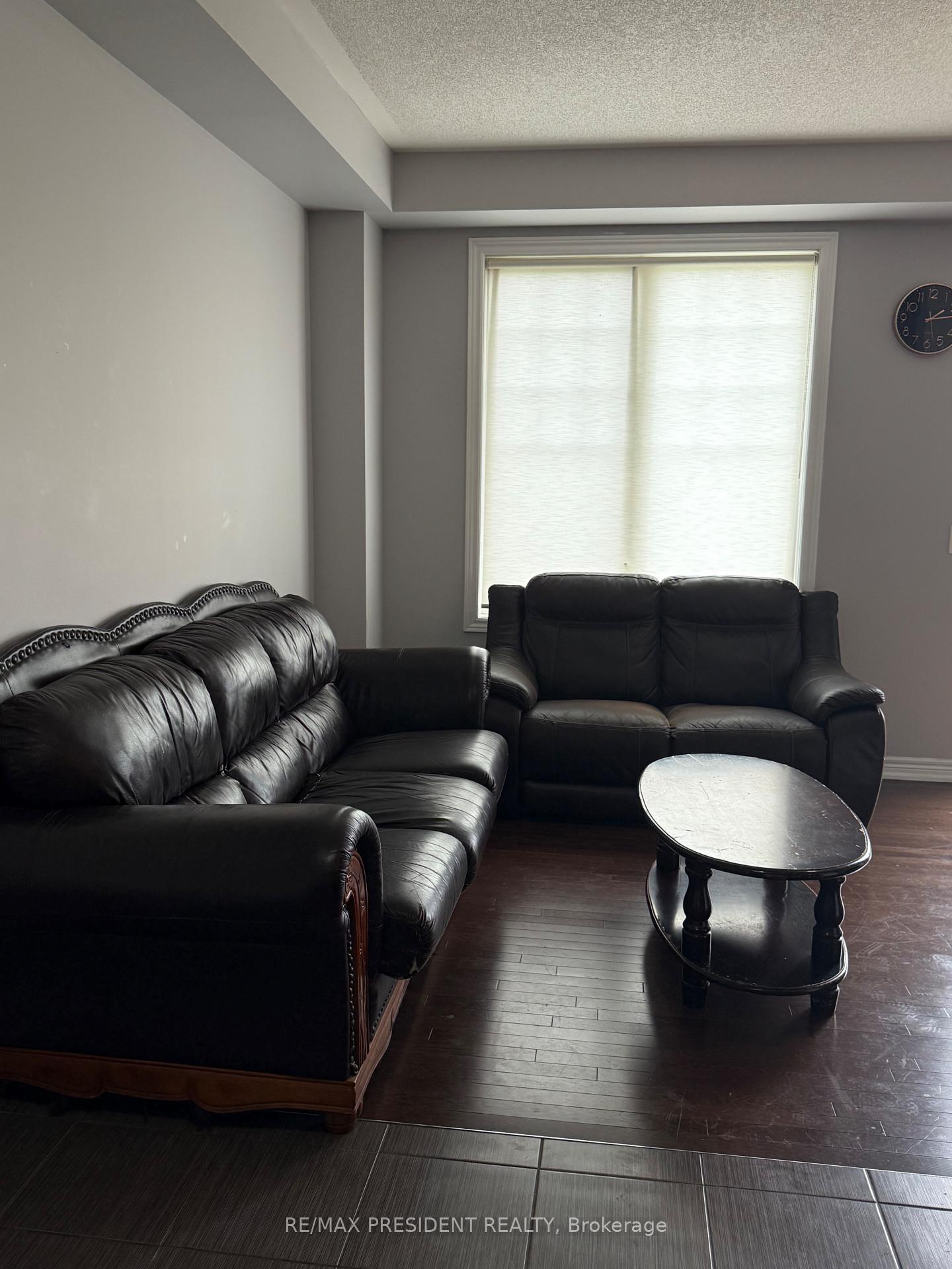 Photo 6 of 98 Davenfield Circle, Brampton, Bram East — HOMEH
