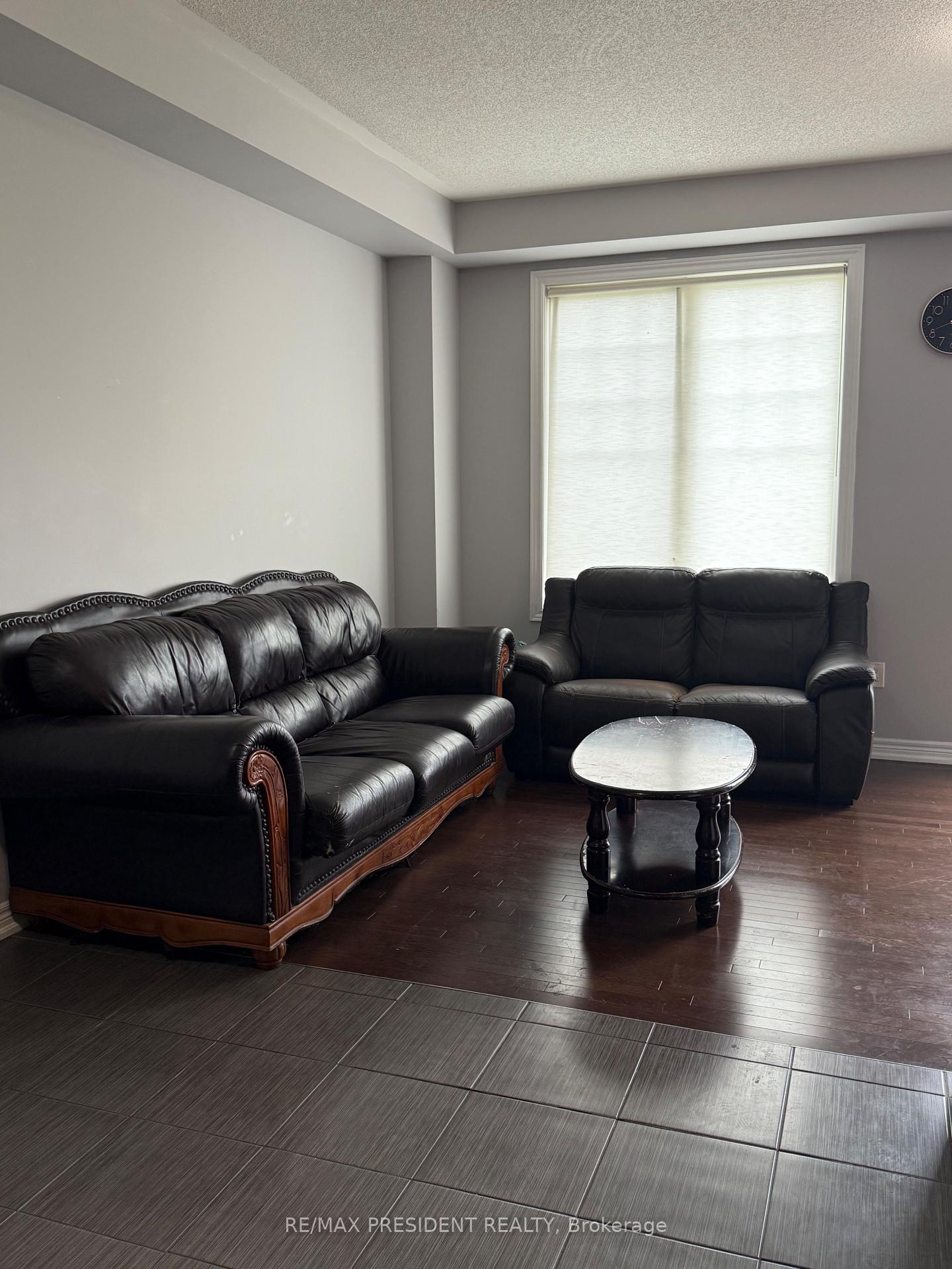 Photo 7 of 98 Davenfield Circle, Brampton, Bram East — HOMEH