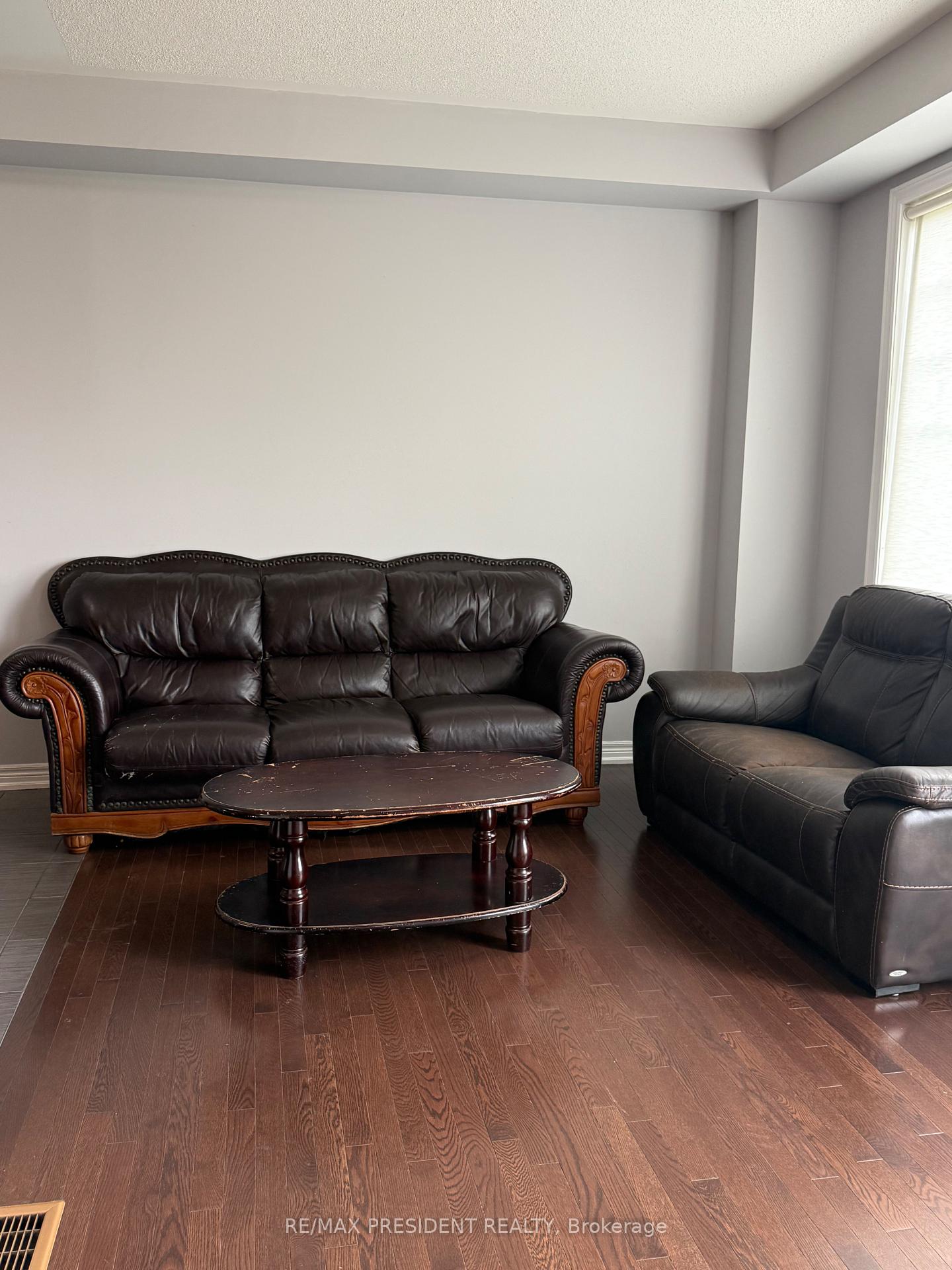 Photo 8 of 98 Davenfield Circle, Brampton, Bram East — HOMEH