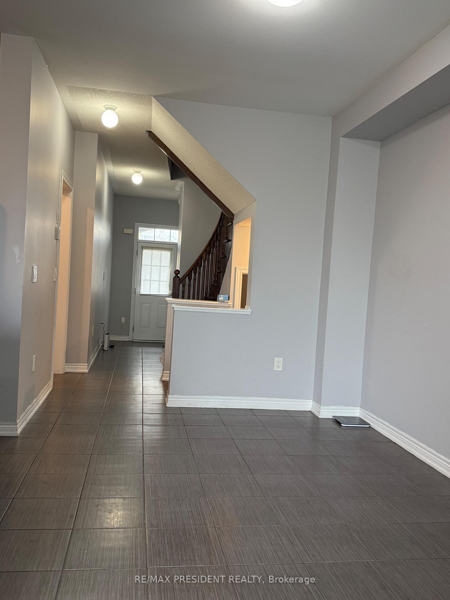 Photo 10 of 98 Davenfield Circle, Brampton, Bram East — HOMEH