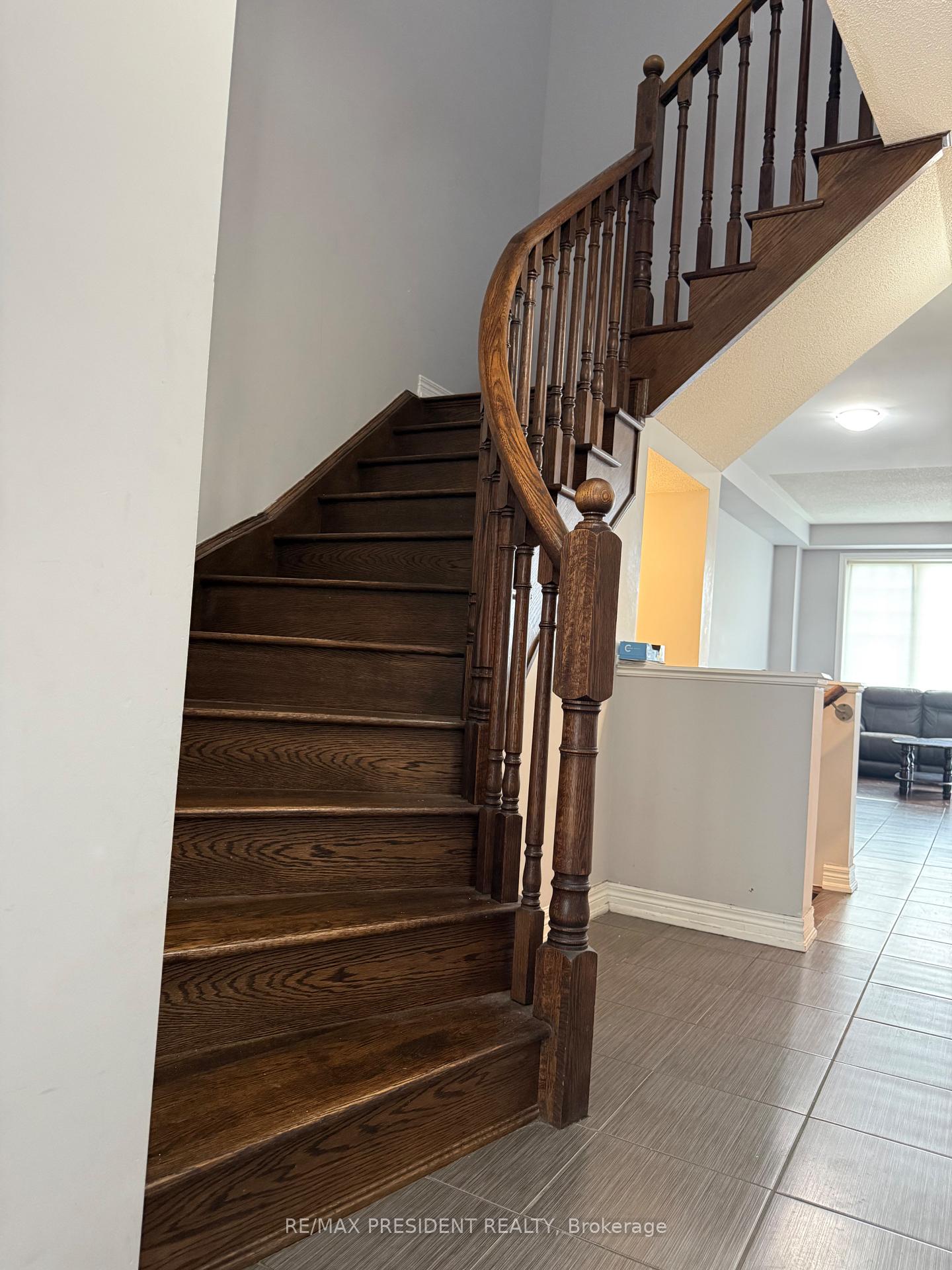 Photo 13 of 98 Davenfield Circle, Brampton, Bram East — HOMEH