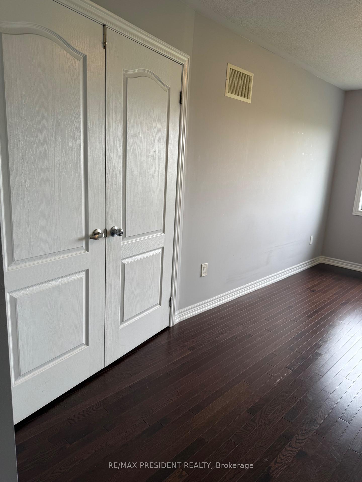 Photo 16 of 98 Davenfield Circle, Brampton, Bram East — HOMEH