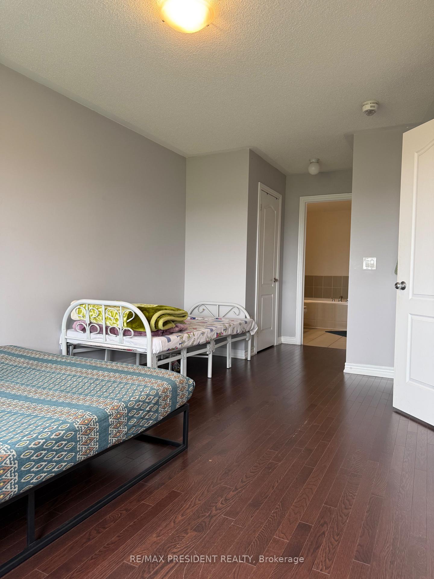 Photo 17 of 98 Davenfield Circle, Brampton, Bram East — HOMEH