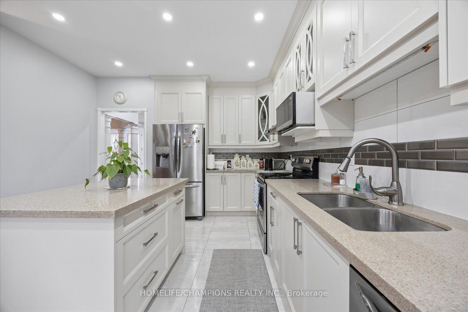 Photo 10 of 1905 Wildflower Drive, Pickering, Amberlea — HOMEH