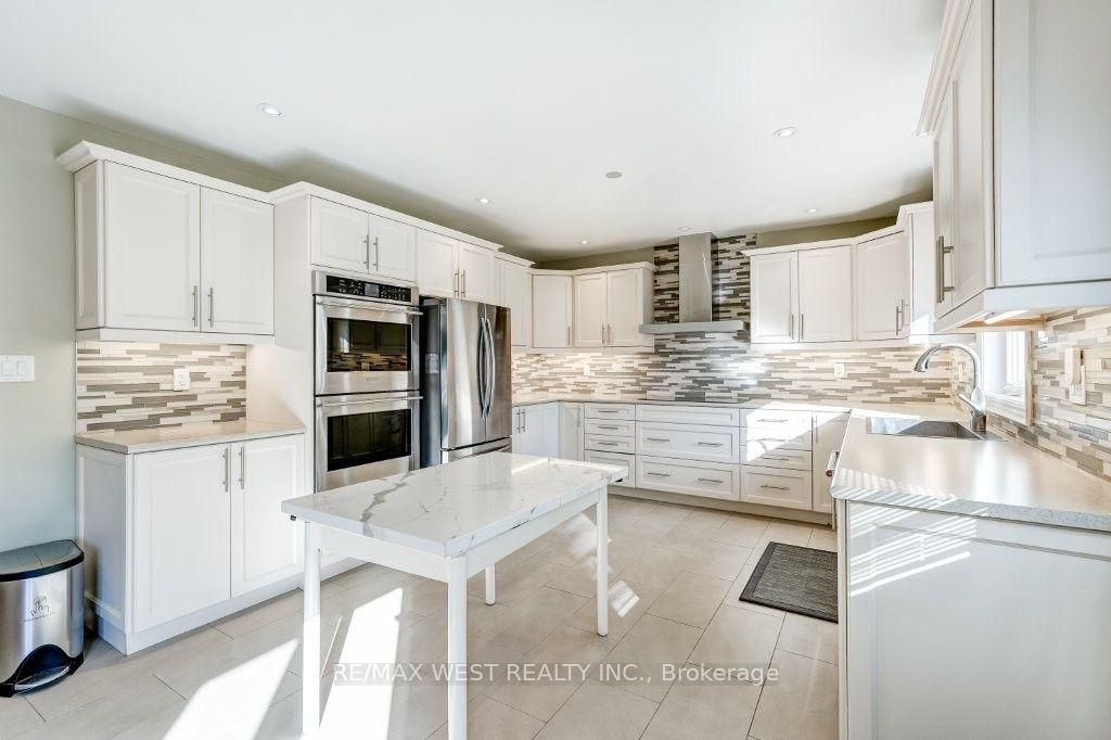 Photo 12 of 9 Culnan Avenue, Etobicoke, Islington-City Centre West — HOMEH