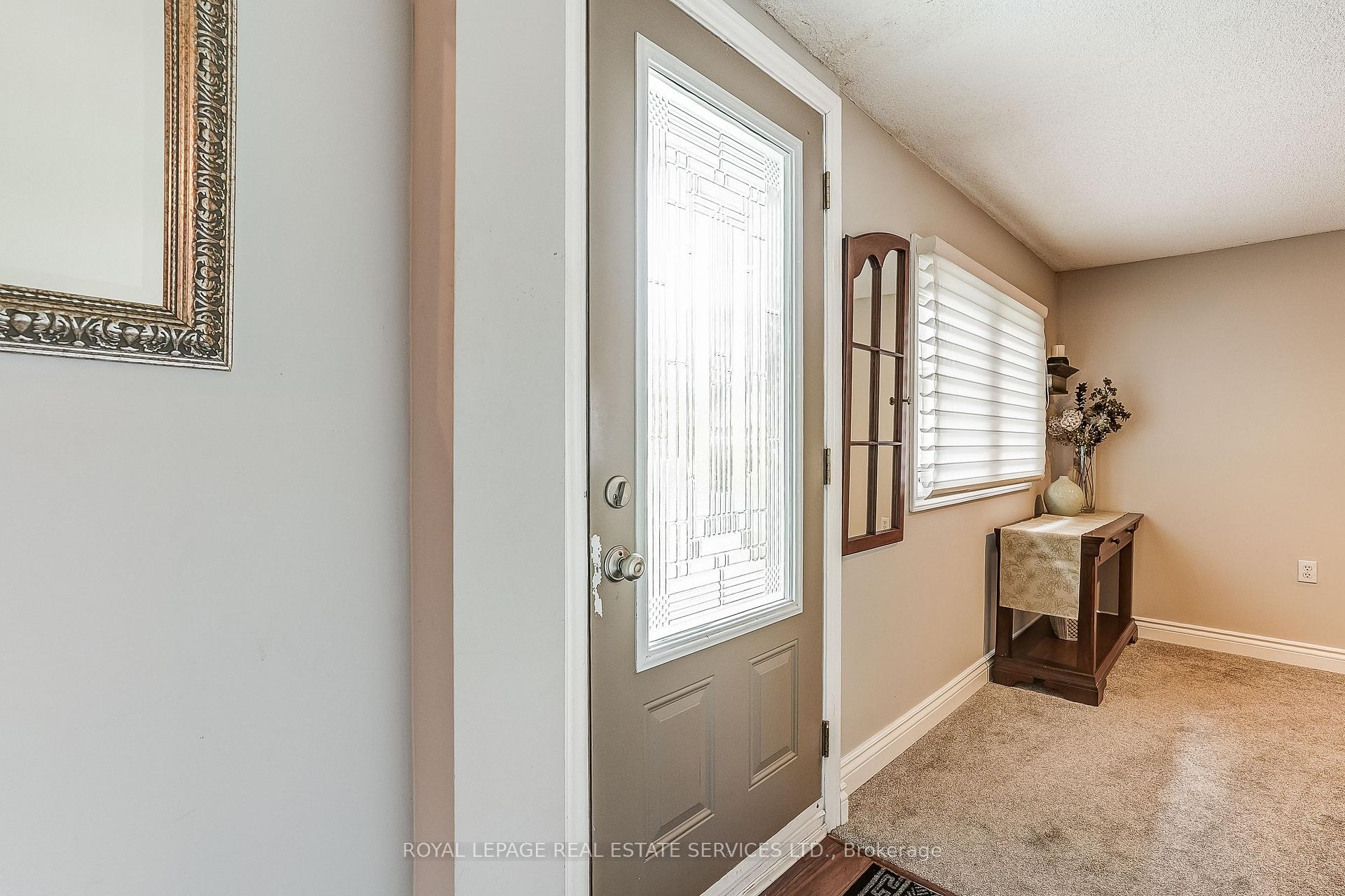 Photo 4 of 27 Sora Drive, Mississauga, Streetsville — HOMEH