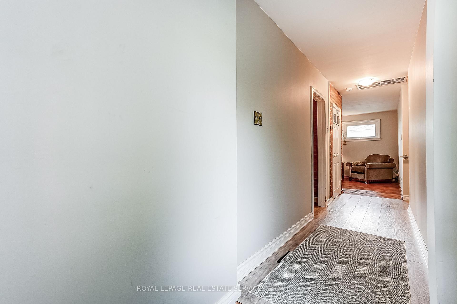 Photo 5 of 27 Sora Drive, Mississauga, Streetsville — HOMEH