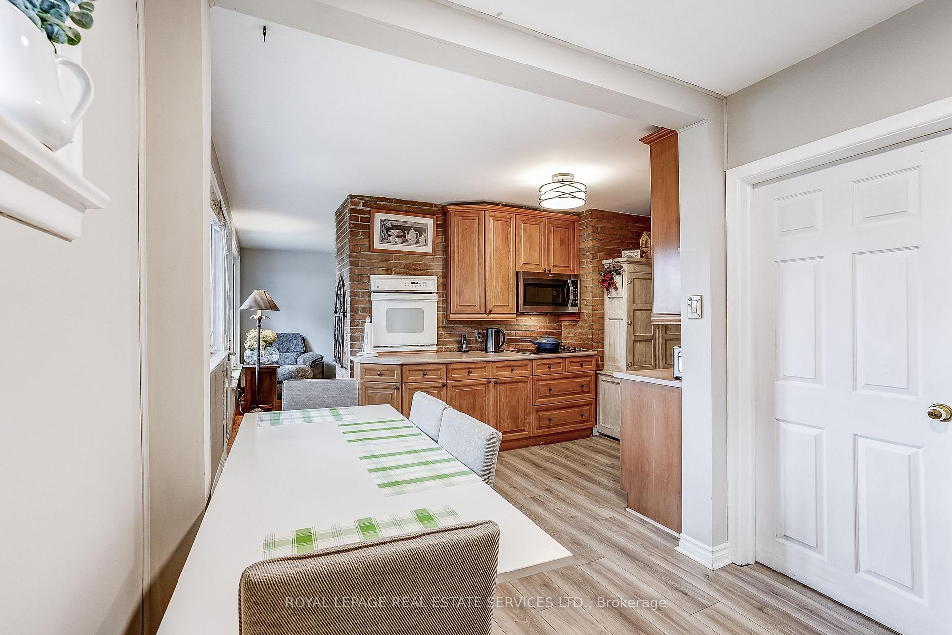 Photo 14 of 27 Sora Drive, Mississauga, Streetsville — HOMEH