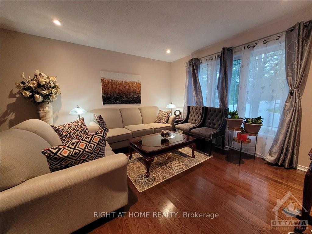 Photo 3 of 239 Highpointe Crescent, Ottawa, Barrhaven - Strandherd — HOMEH
