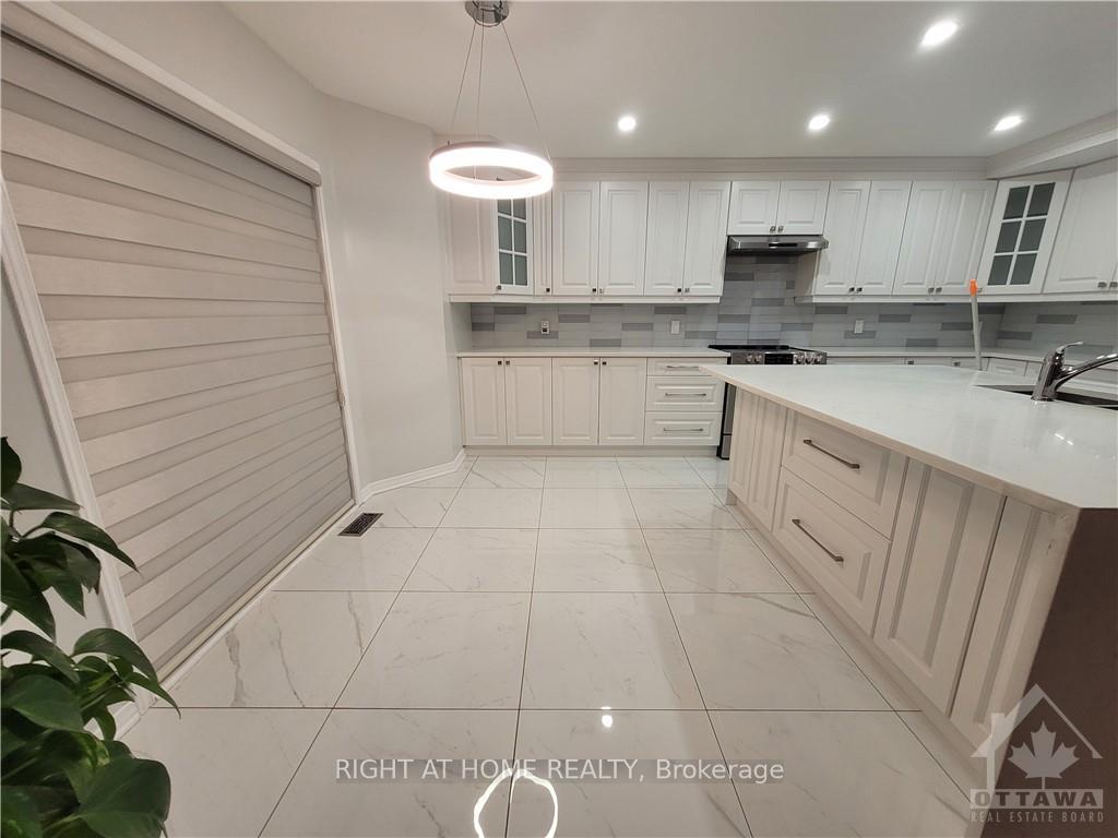 Photo 7 of 239 Highpointe Crescent, Ottawa, Barrhaven - Strandherd — HOMEH