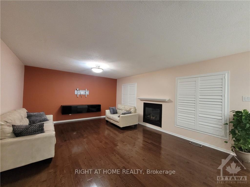 Photo 9 of 239 Highpointe Crescent, Ottawa, Barrhaven - Strandherd — HOMEH