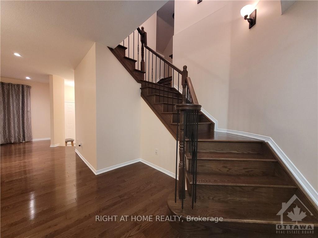 Photo 11 of 239 Highpointe Crescent, Ottawa, Barrhaven - Strandherd — HOMEH