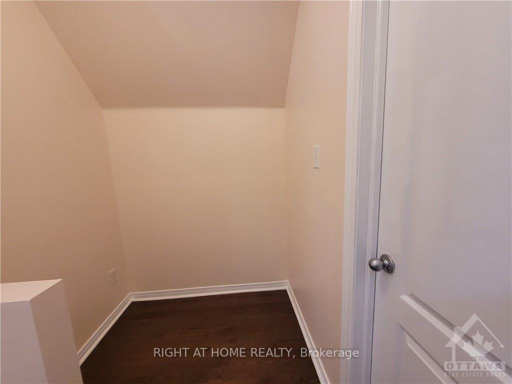 Photo 22 of 239 Highpointe Crescent, Ottawa, Barrhaven - Strandherd — HOMEH