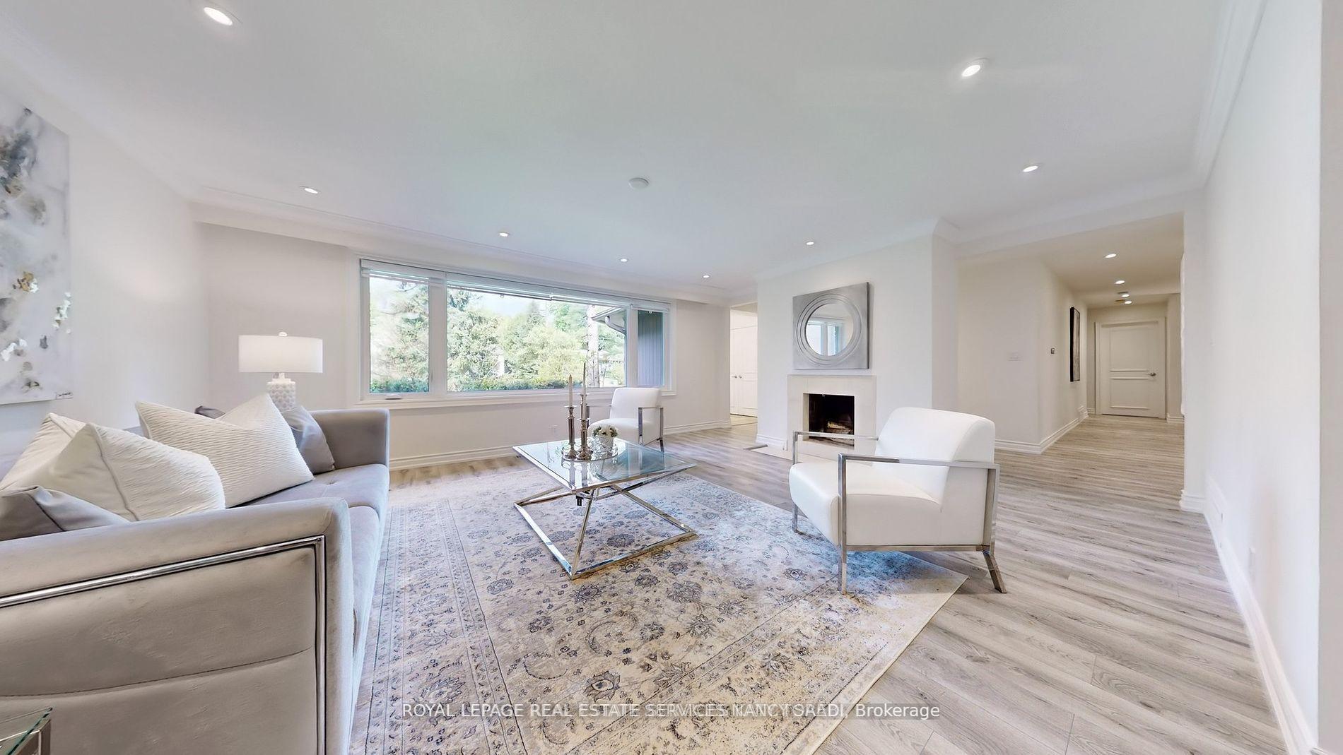 Photo 2 of 15 Farrington Drive, North York, St. Andrew-Windfields — HOMEH