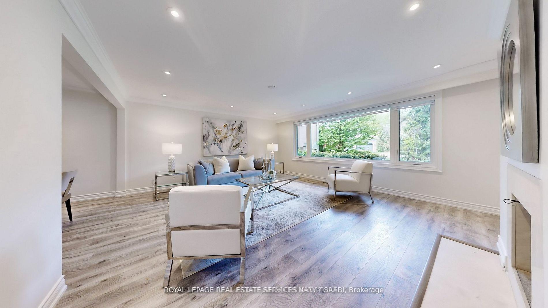 Photo 5 of 15 Farrington Drive, North York, St. Andrew-Windfields — HOMEH