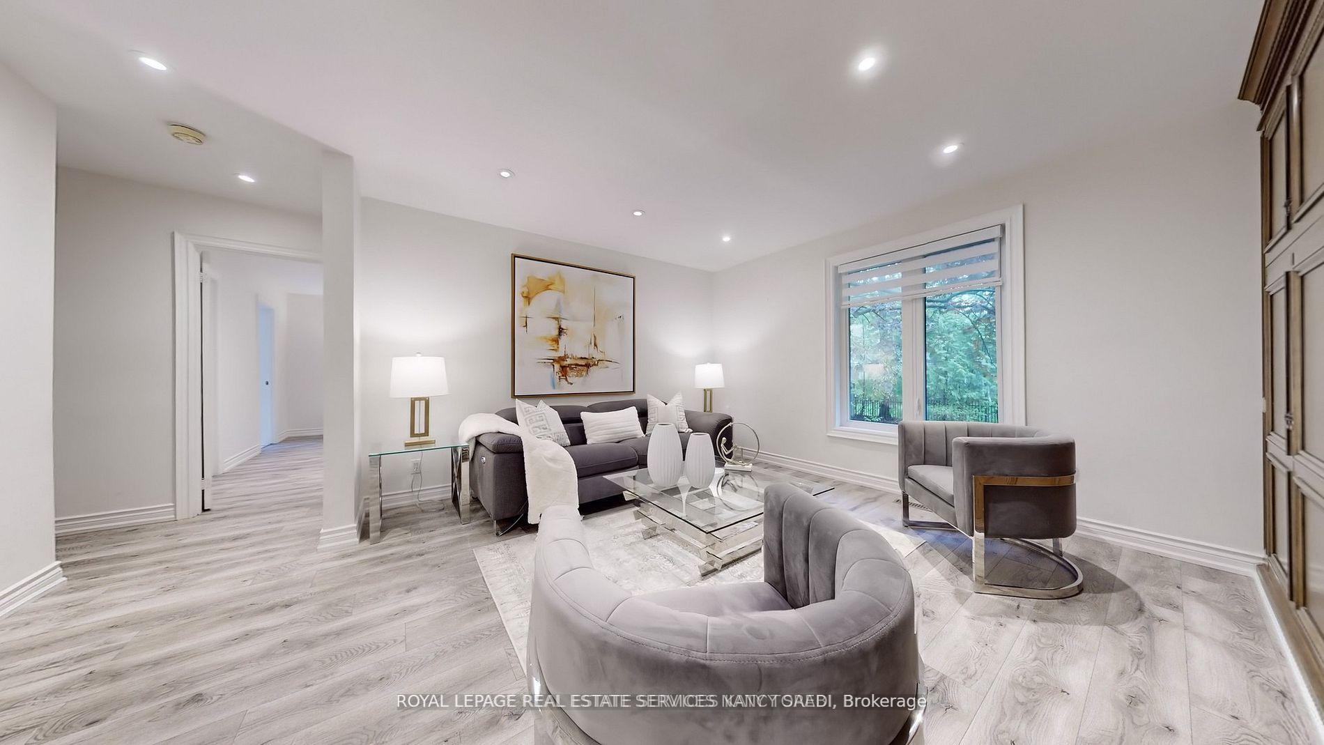 Photo 6 of 15 Farrington Drive, North York, St. Andrew-Windfields — HOMEH