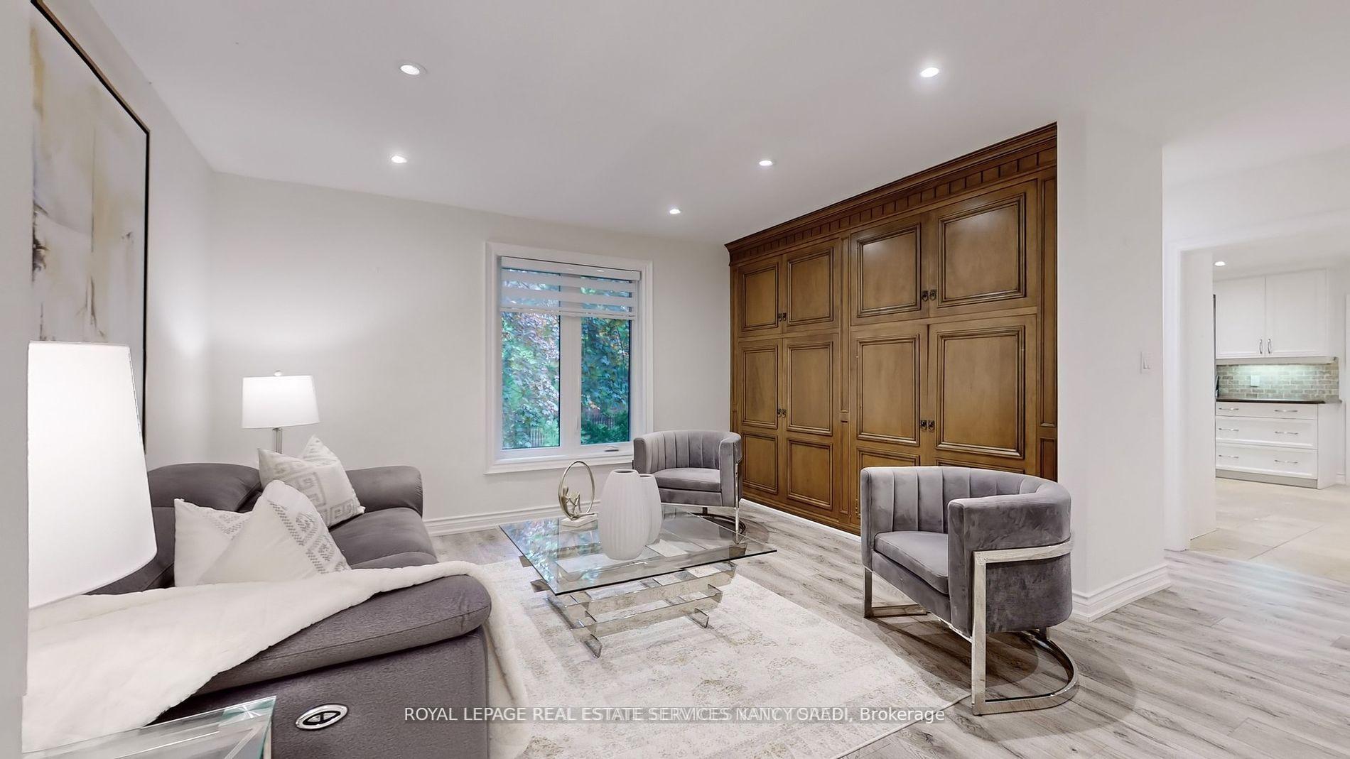Photo 8 of 15 Farrington Drive, North York, St. Andrew-Windfields — HOMEH